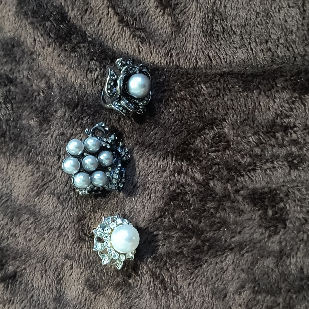 Three Beautiful Rings In White And Gray Faux Pearls